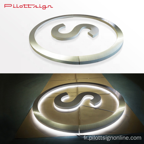 Logo de panneau 3D sur le métal imperméable